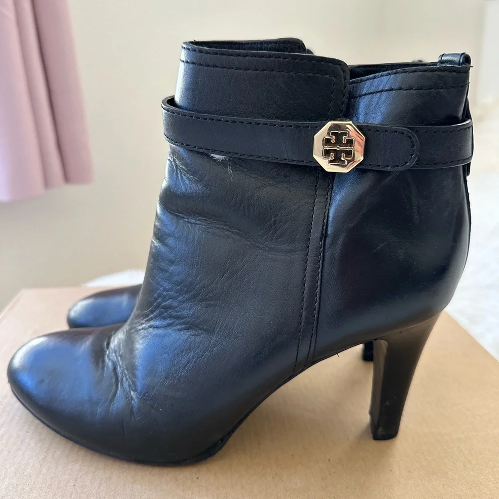 Tory Burch Bristol Black Leather Ankle Booties Size 9.5 Heeled Zip Boots